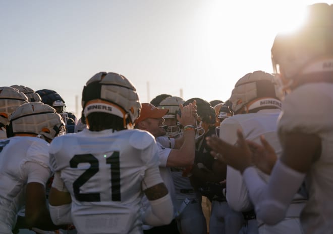 Scotty Walden rallies the Miners before practice 