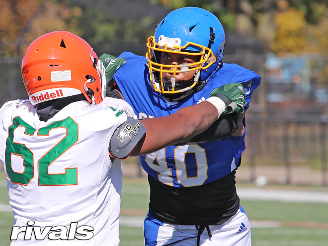 Three-star DE from Simeon High School in Chicago, Illinois will be among the visitors this Saturday in Iowa City. 