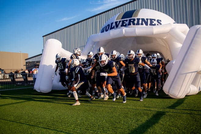 Bentonville West runs on the field ahead of opener vs. Booker T. Washington - Aden Brust (@adenbrust)