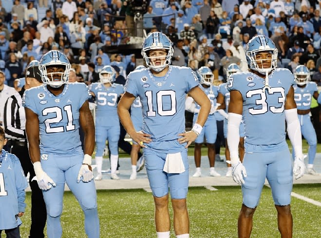 Drake Maye (10) loves being UNC's QB too much to even consider playing anywhrere else, he said.