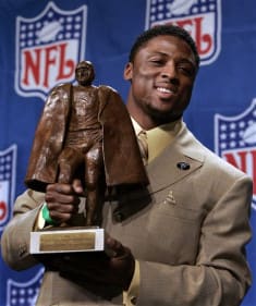 Warrick Dunn Wins National Humanitarian Award - TheOsceola