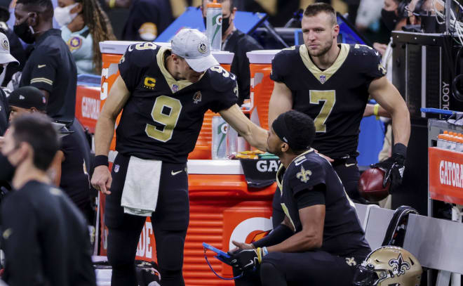 New Orleans Saints quarterback Drew Brees (9) talks with quarterback Jameis Winston (2) after leaving the game with a injury during the second half against the San Francisco 49ers at the Mercedes-Benz Superdome