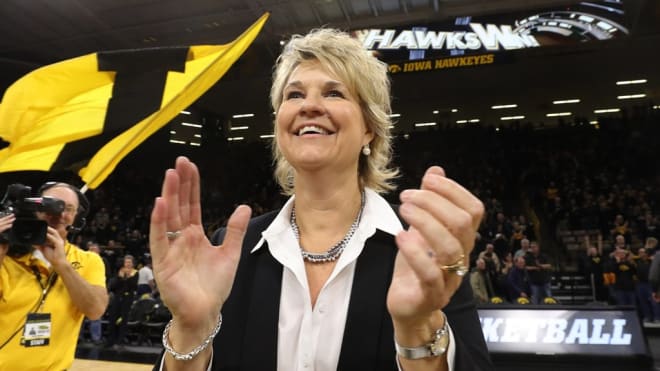 Lisa Bluder and the Hawkeyes signed three players in their class of 2022. 