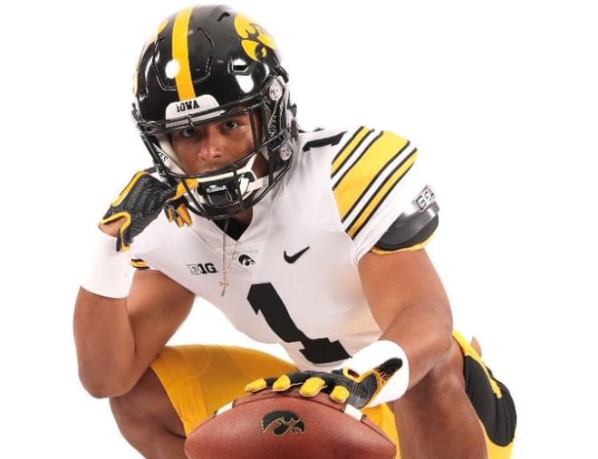 Wide receiver Diante Vines announced his commitment to the Iowa Hawkeyes today.