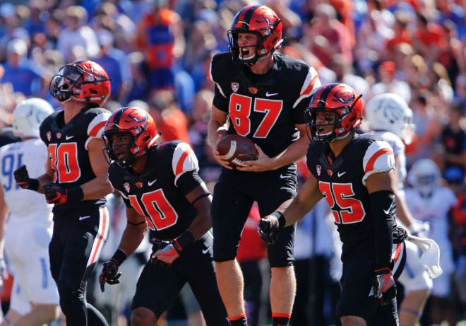 Adley Rutschman (87) celebrates with teammates Drew Kell (30), Omar Hicks-Onu (10), and Jaylynn Bailey after recovering a on-side kick against Boise State