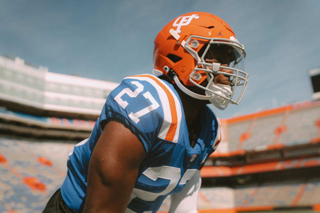 LOOK: Florida football wearing 1960s throwback uniforms as Gators host  Auburn