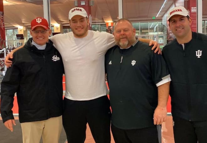 Ohio 2020 offensive guard Vinny Sciury (middle left) has committed to Indiana. (@hachenbracht/Twitter.com)