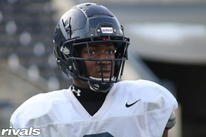 Rivals100 DL Zina Umeozulu is considering making a commitment next summer. 