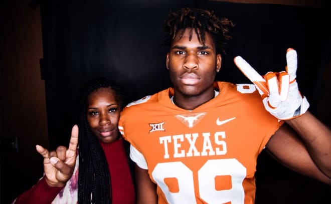 T'Vondre Sweat becomes the Longhorns' second commitment in the 2019 class. 