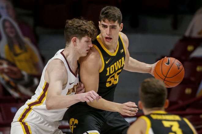 Luka Garza is the recipient of the 2021 Naismith Trophy.