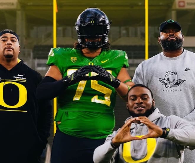 Three-star tackle Kawika Rogers became the second 2022 offensive line commit for Oregon on Monday.