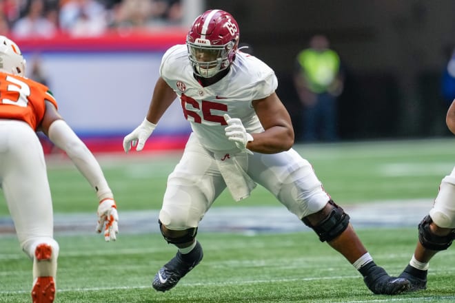 Alabama Crimson Tide offensive lineman JC Latham (65) blocks against the Miami Hurricanes at Mercedes-Benz Stadium. Photo | Dale Zanine-USA TODAY Sports