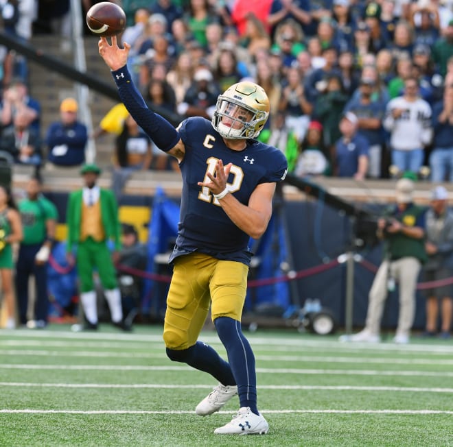 Irish quarterback Ian Book (12) throwing the ball against Virginia (Andris Visockis)