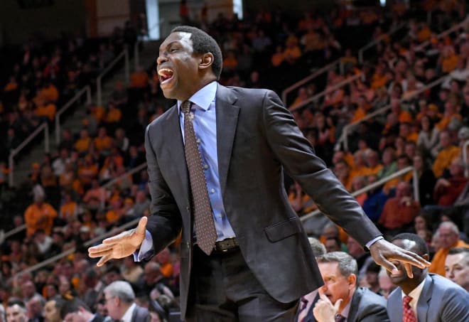 Alabama Crimson Tide head coach Avery Johnson shouts to his team during the first half against the Tennessee Volunteers at Thompson-Boling Arena. Mandatory Credit: Randy Sartin-USA TODAY Sports.