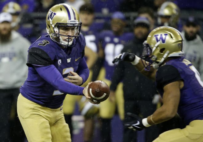 Washington quarterback Jake Browning, left, hands off to running back Myles Gaskin, right, in the first half of an NCAA college football game against Oregon, Saturday, Nov. 4, 2017, in Seattle. (AP Photo/Ted S. Warren)