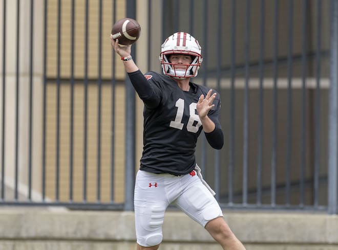 Wisconsin quarterback Braedyn Locke. 