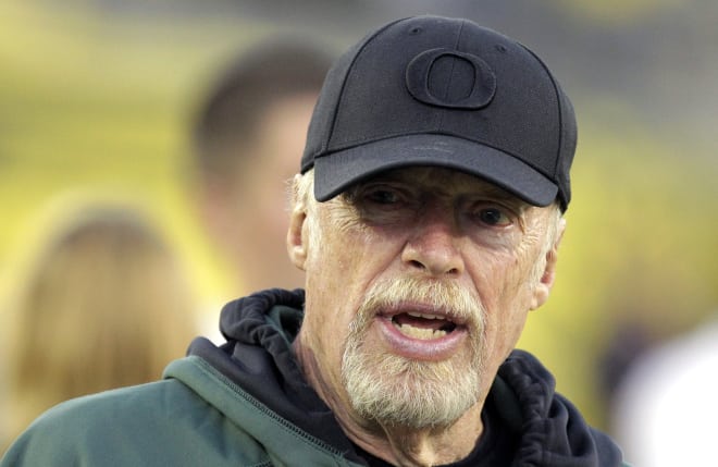 After a falling out at Oregon, Moos and Nike's Phil Knight worked together again when Moos took the Washington State job.