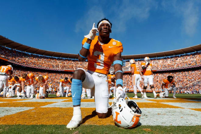 KNOXVILLE, TN - November 04, 2023 - Defensive back Dee Williams #3 of the Tennessee Volunteers during the game between the UConn Huskies and the Tennessee Volunteers at Neyland Stadium in Knoxville, TN.