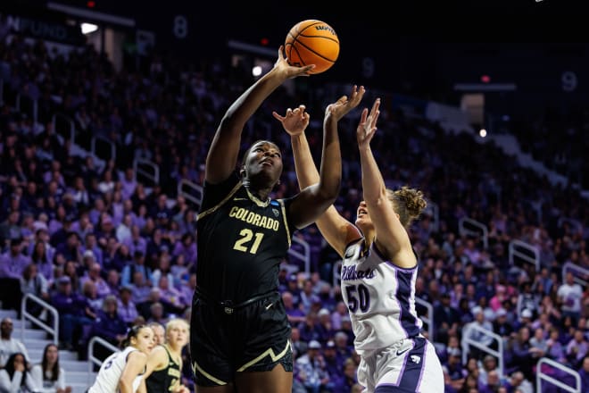 Aaronette Vonleh (21) shut down Ayoka Lee and racked up 7 steals before halftime.