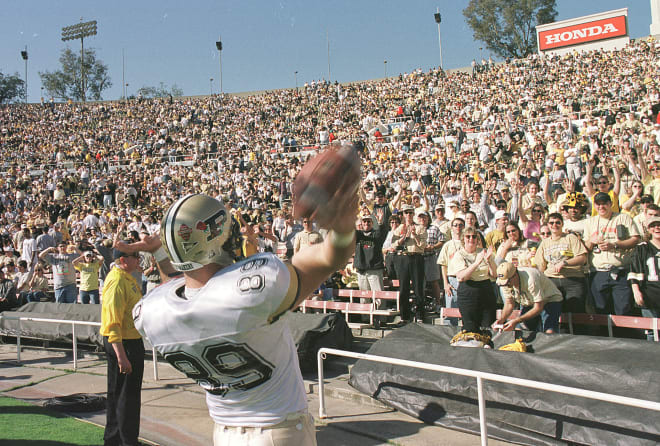 Stratton, show here playing catch before the game with fans at teh 2001 Rose Bowl, was a free-spirited fan favorite. 