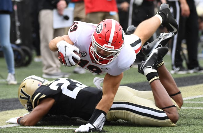 Daniels plays quarter as No. 2 Georgia dominates Vandy 62-0