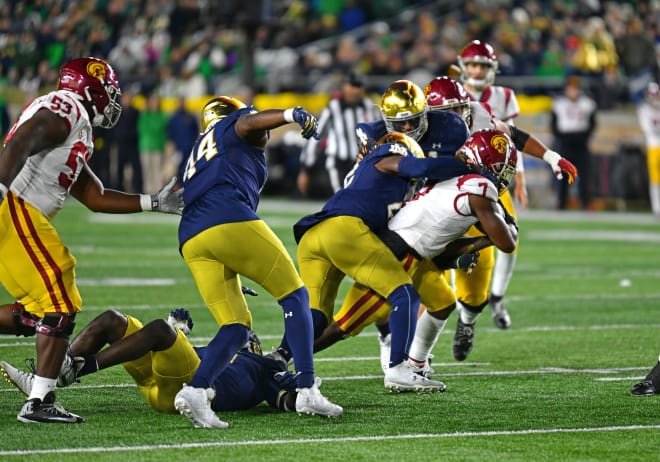 Notre Dame senior linebacker Asmar Bilal making one of his 11 tackles in a 30-27 win over USC (Andris Visockis)