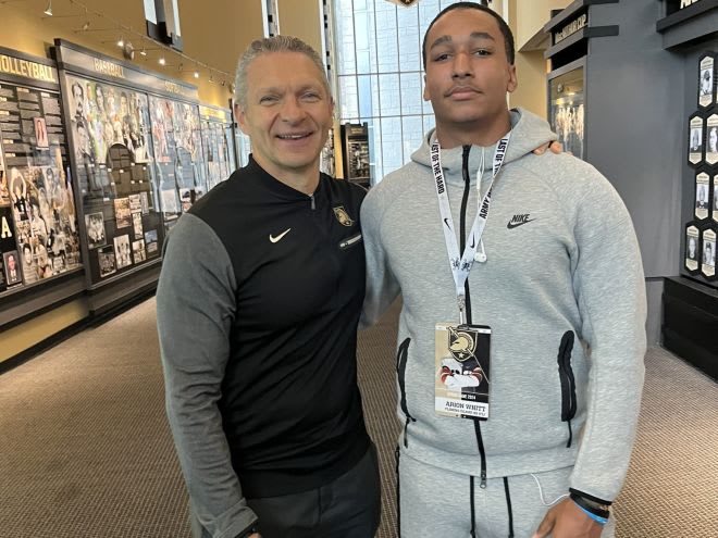 Army Head Coach Jeff Monken and 2025 LB commit Arion Whitt