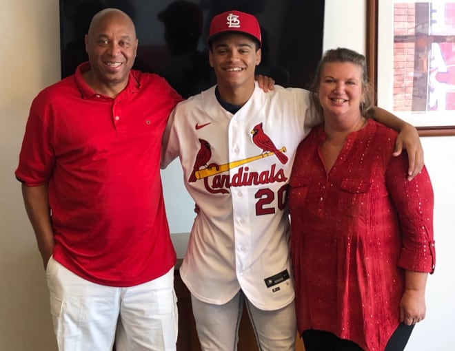 Masyn Winn has officially signed with the St. Louis Cardinals.