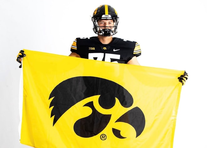 Class of 2023 offensive lineman Cannon Leonard committed to the Hawkeyes on Tuesday.