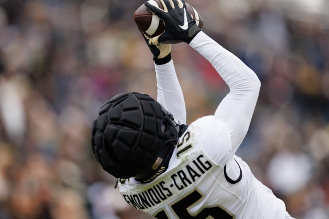 Montana Lemonious-Craig makes a catch during the spring game on April 22