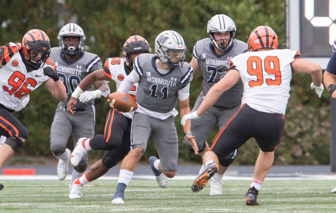 Quarterback Tony Muskett  (center)