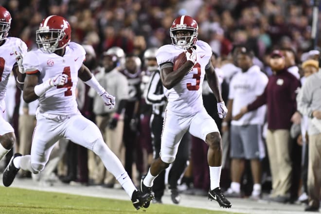 Alabama Crimson Tide wide receiver Calvin Ridley (3) runs the ball against the Mississippi State Bulldogs during the first quarter at Davis Wade Stadium.