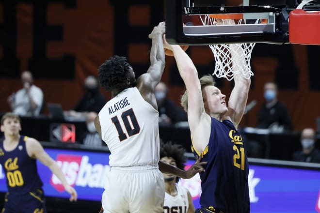 Oregon State junior Warith Alatishe blocks Cal sophomore Lars Thiemann inside 