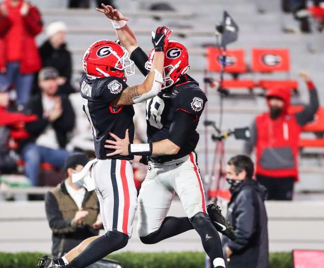 Quarterback Stetson Bennett announces 2022 return, JT Daniels enters  transfer portal, Georgia Sports