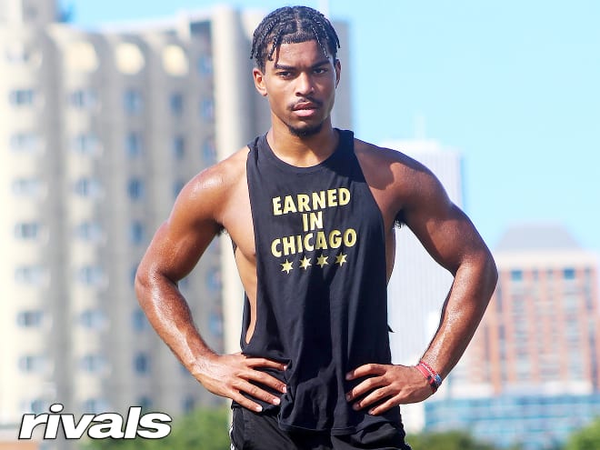 Evanston (Ill.) High outside linebacker and Notre Dame Fighting Irish football recruiting target Sebastian Cheeks