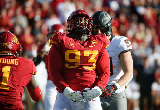 Iowa State nose guard Isaiah Lee reacts following a tackle-for-loss on Jaylen Warren.