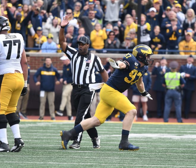 Michigan Wolverines football defensive end Aidan Hutchinson is a second-team preseason All-American according to Sporting News.