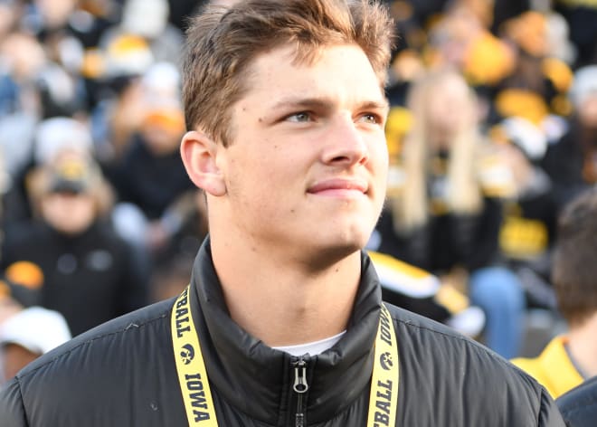 Senior linebacker Jake Ratzlaff committed to Wisconsin on Monday. 