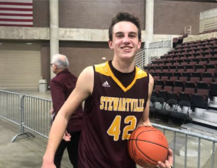 Michigan Wolverines basketball pledge Will Tschetter is one of the better shooting big men in his class. 