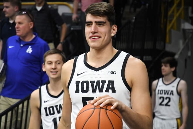 Luka Garza is seeking to become the first player to win the Kareem Abdul-Jabbar Award in back-to-back seasons 