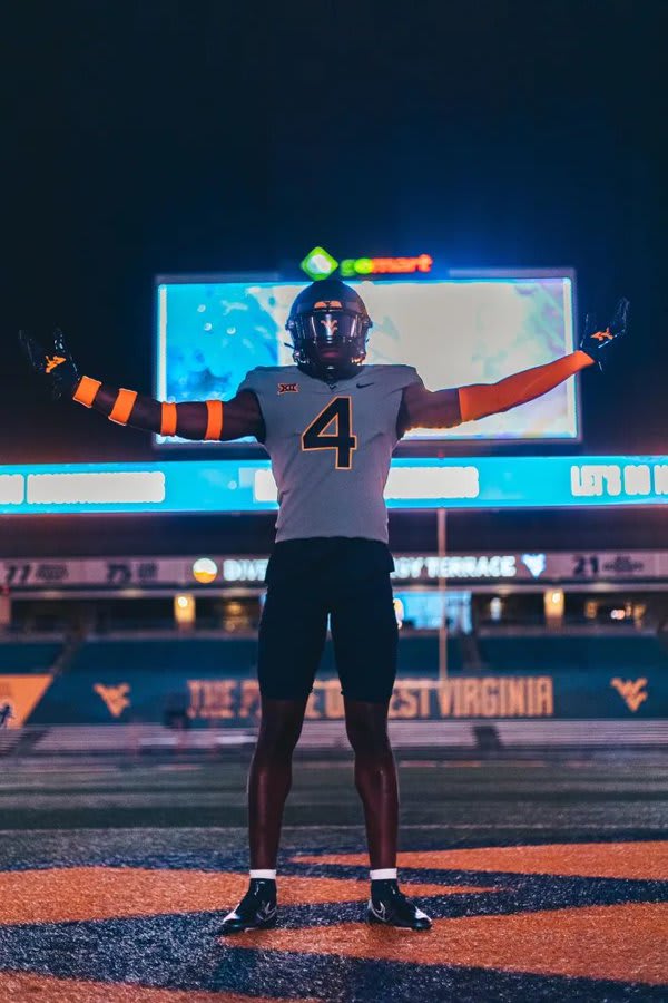 The West Virginia Mountaineers football program is up to 17 commitments in the 2022 class.