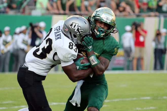 Phillips hauls in a catch against UCF in 2018