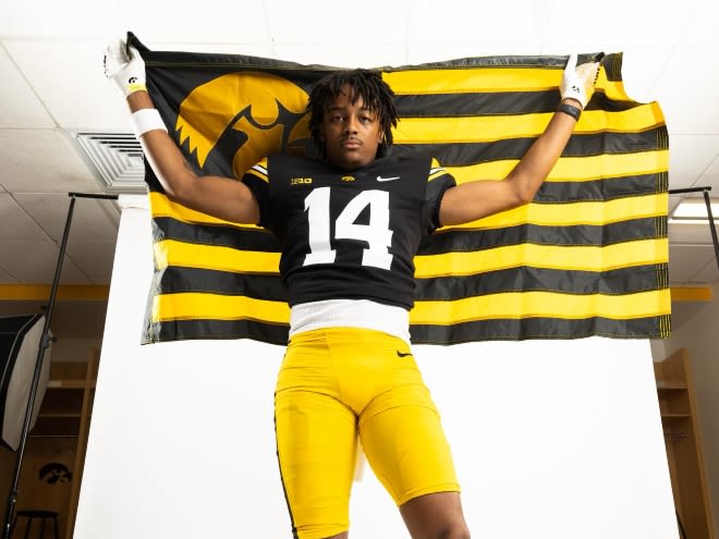 2024 three-star receiver KJ Parker announced his commitment to the Hawkeyes. 