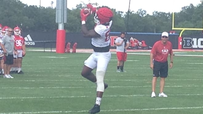 Rutgers TE Jerome Washington catches a pass during training camp in 2017 (Photo: Chris Nalwasky)