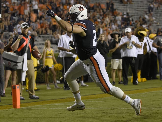 Cox catches a touchdown pass against Southern Miss as a senior.