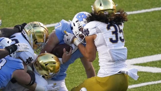 Marist Liufau (35) and the Irish defense remain No. 2 in the AP poll.