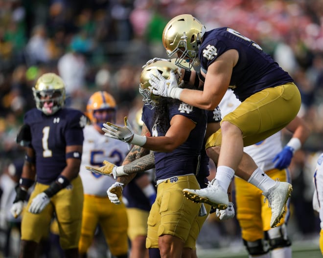 Earlier this season, Notre Dame linebacker Marist Liufau (8) played a vital role in containing USC quarterback Caleb Williams. He'll have another opportunity to make plays against Stanford's dual-threat quarterback.