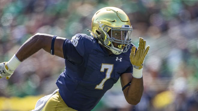 Notre Dame Fighting Irish football defensive end Isaiah Foskey