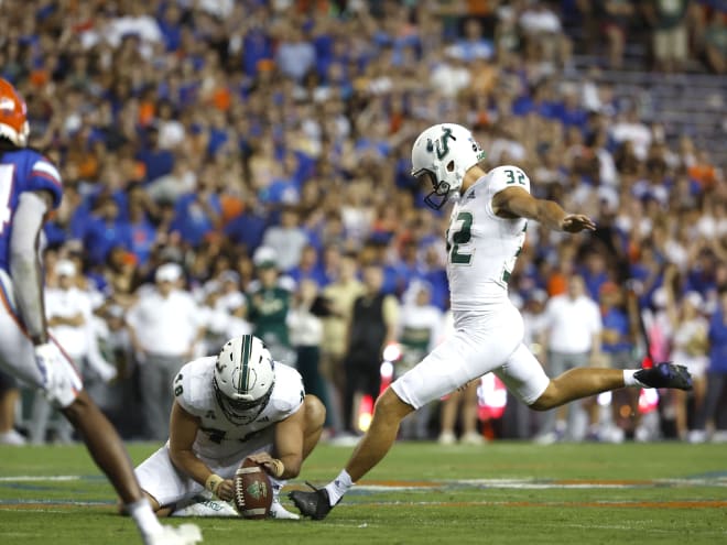 South Florida kicker Spencer Shrader (32) is looking for a graduate transfer opportunity.