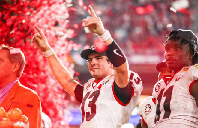 Here comes the champs! Georgia Bulldogs arrive at Atlanta airport